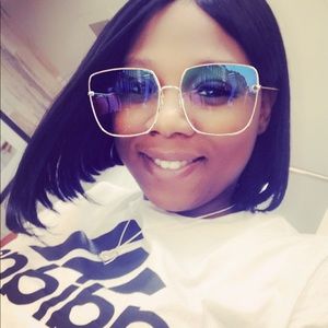 Meet your Posher, Angela